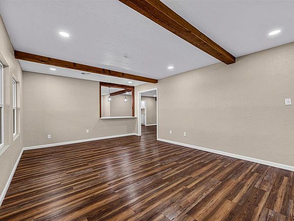 4th image of 4030 SE Lee Blvd