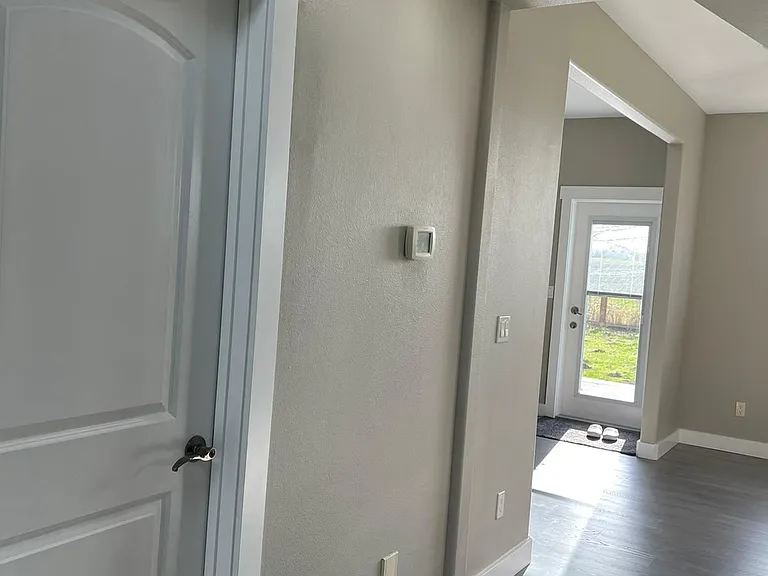 2655 Glenmore St — Photo 21