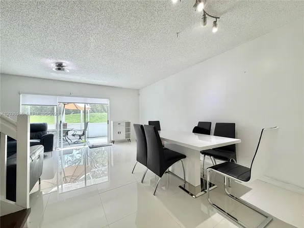 20807 NW 1st St, Pembroke Pines, FL 33029