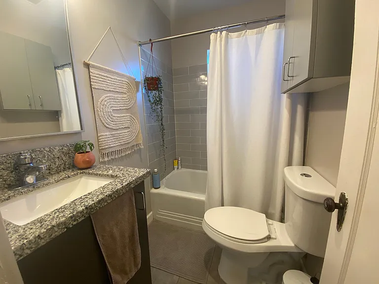 511 Roberts St #4 — Photo 9