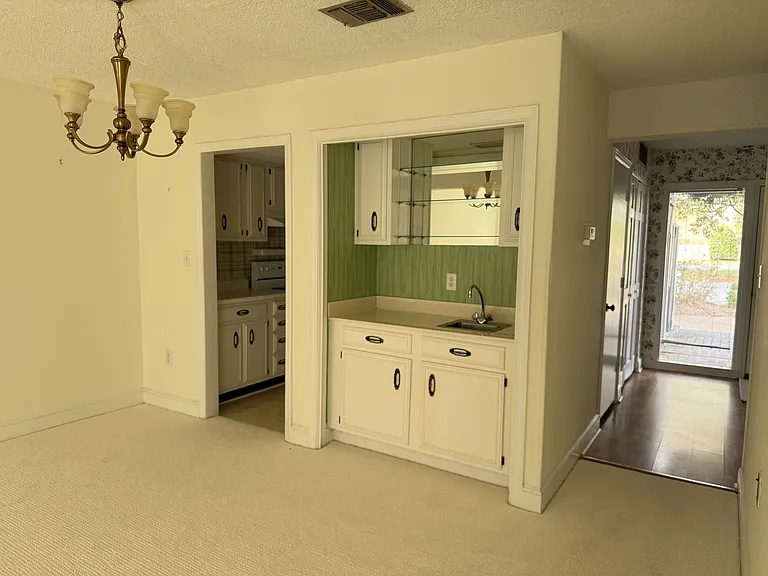 155 Beaufort Ct — Photo 5