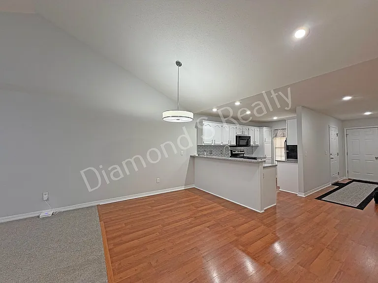 1331 W Sackett St — Photo 6