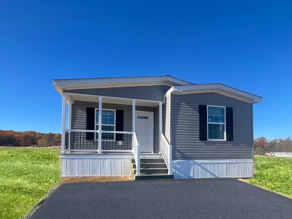 521 Barrington Rd, Macungie, PA 18062