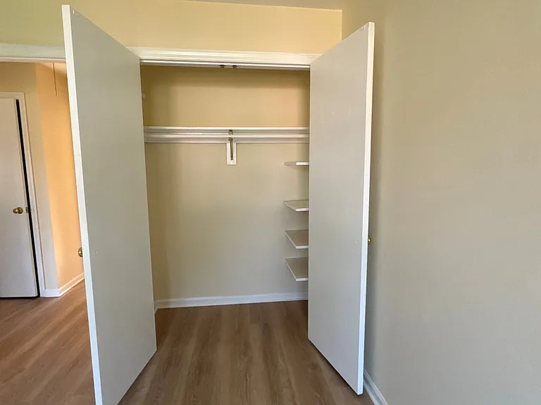 BED 1 CLOSET