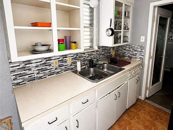 5th image of 4826 Prescott St