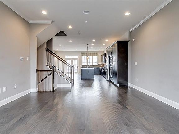 3rd image of 1295 Newbury Highland