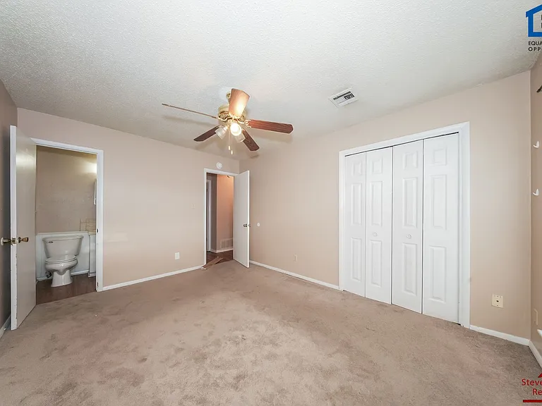 119 SE Surrey Ln — Photo 7