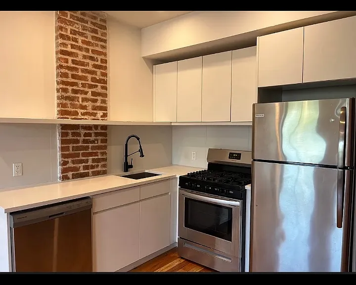 566 Communipaw Ave #303 — Photo 4