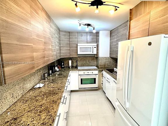 3rd image of 100 Bayview Dr APT 1729