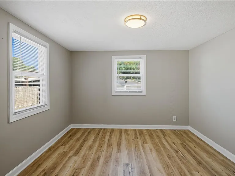 5010 Brookville Rd — Photo 12