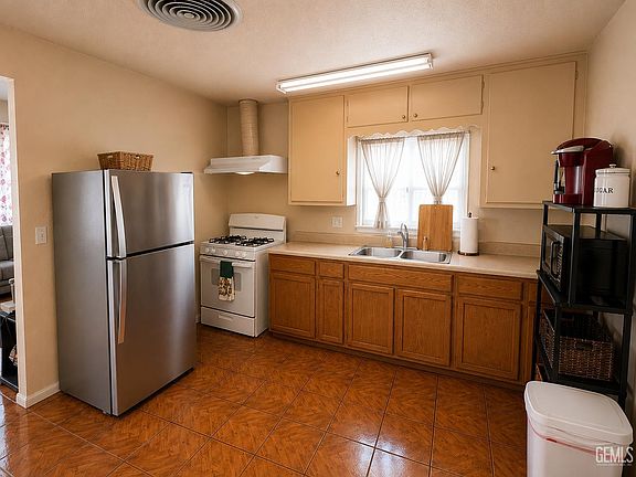 5th image of 399 Cotton Ave