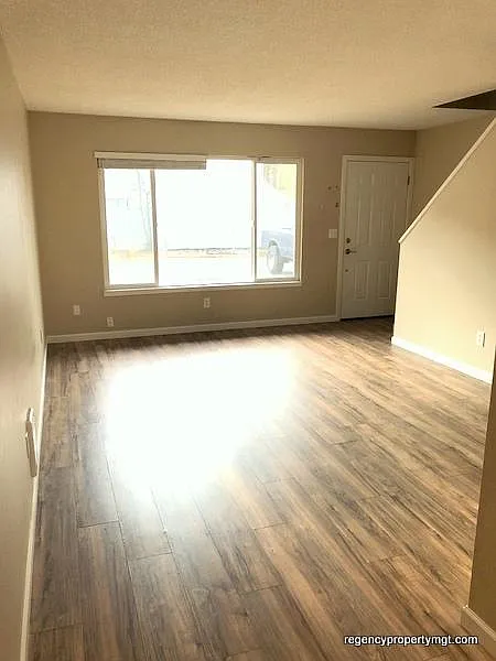 2 bed, 1.5 bath, 880 sqft, $1,595 — Photo 3
