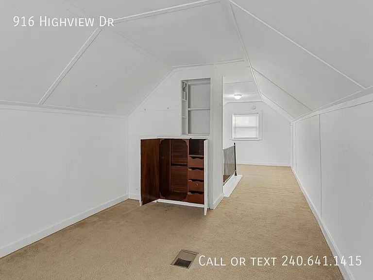 916 Highview Dr — Photo 12