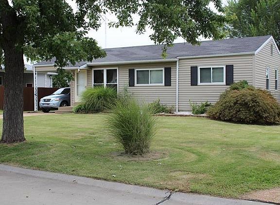 2nd image of 2208 Pecan Dr