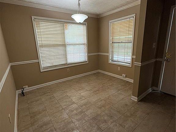 4th image of 5475 Park Pl S