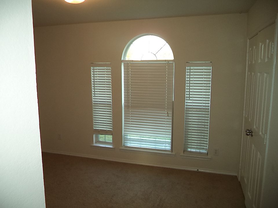 1st image of 2521 Douglas Dr