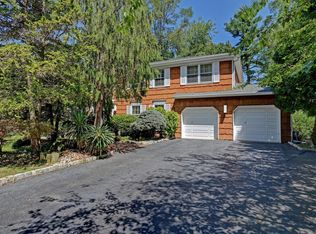 6 Vista Dr, Morganville, NJ 07751