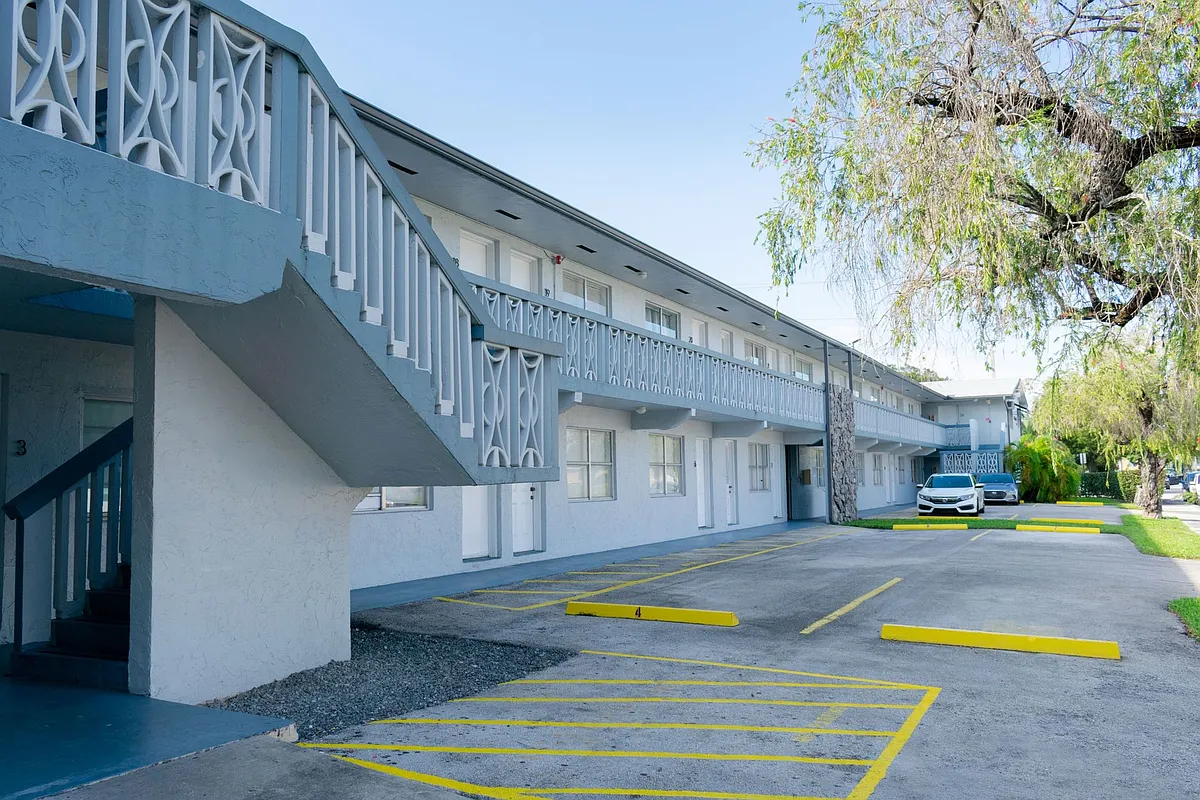 Building Photo - Airport Manor