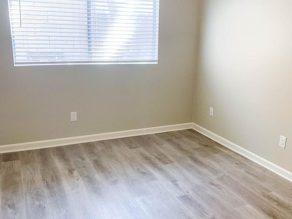 5th image of 4557 Iowa St APT 2