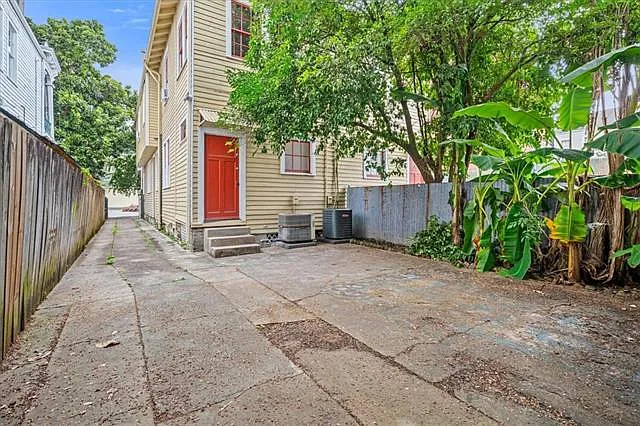 2608 Magazine St — Photo 28