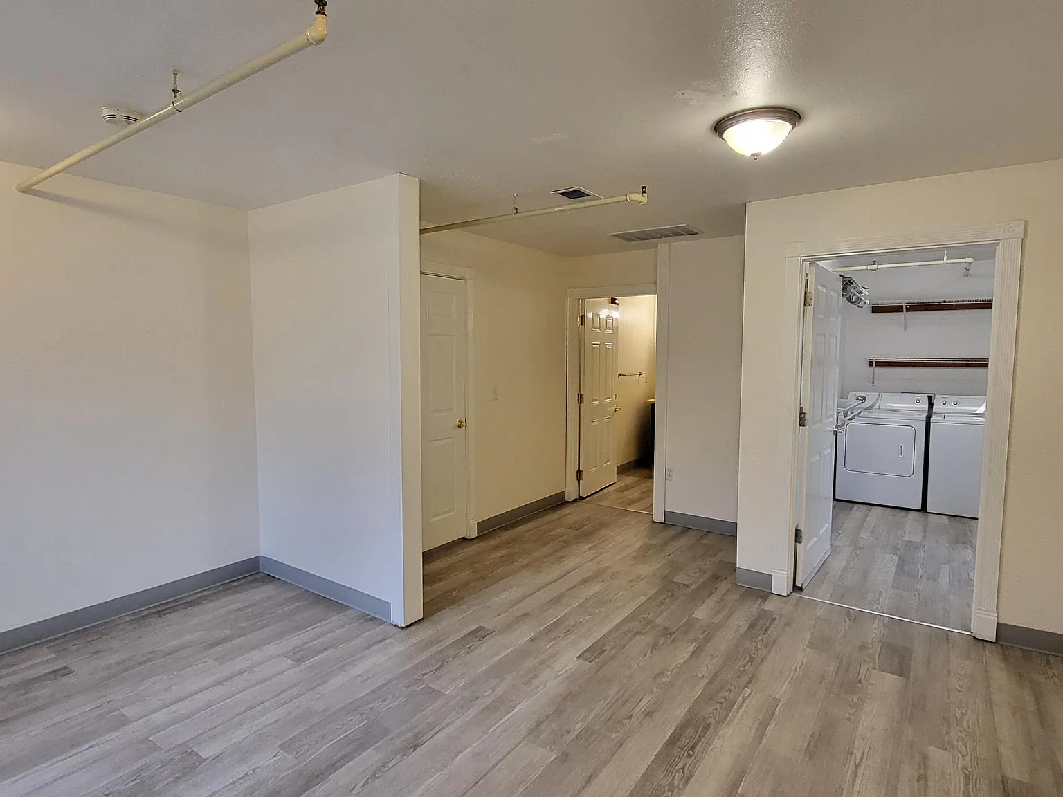 1 bed, 850 sqft, $1,900 — Photo 3