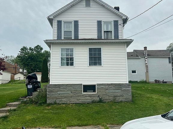 5th image of 733 Railroad St