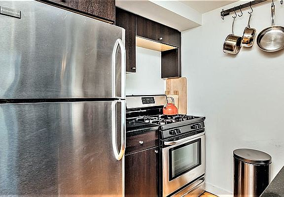 3rd image of 130 Scholes St APT 4A