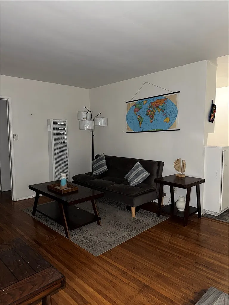 1 bed, 700 sqft, $2,050 — Photo 3