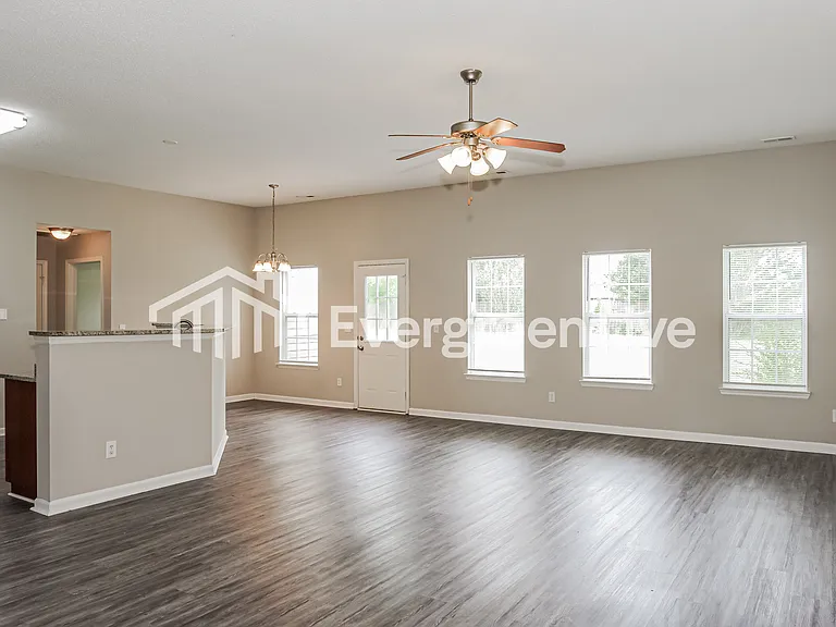 224 Guardian Dr — Photo 2