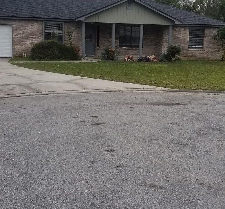 Last house on the cut-de-sac