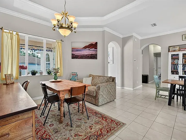 4 bed, 2823 sqft, $4,200 — Photo 4
