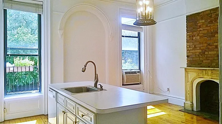 Rented by Voro, LLC | media 23