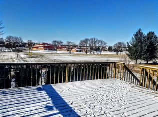 901 Sunset Dr, Cottage Grove, WI 53527