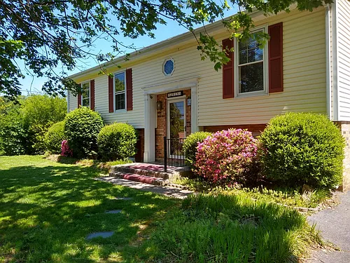 3918 Lenora Rd Photo 1