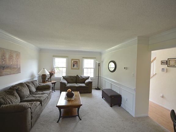 3rd image of 3093 Tecumseh Ct