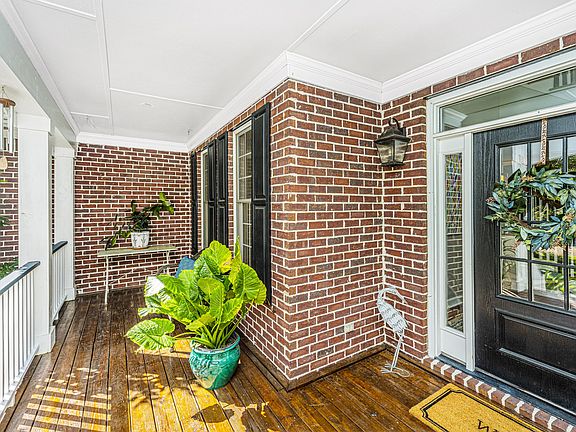 5th image of 2226 Black Oak Ct
