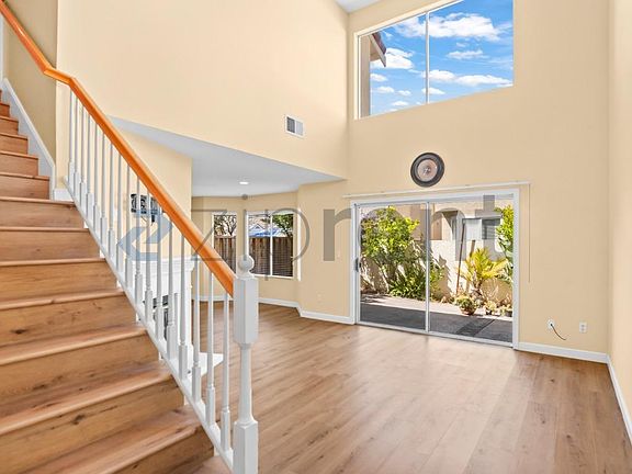 5th image of 372 Meadowhaven Way
