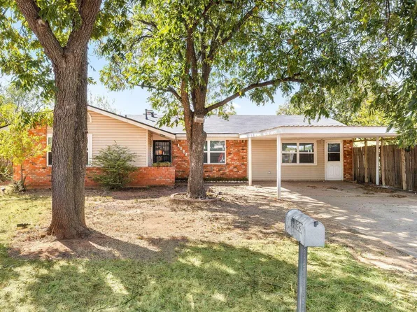1133 W Louisa Ave, Iowa Park, TX 76367