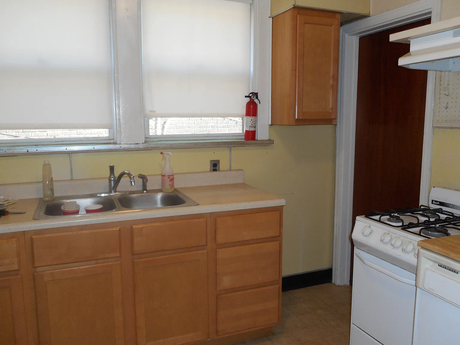 3 bed, 1.5 bath, 1375 sqft, $1,450 — Photo 3