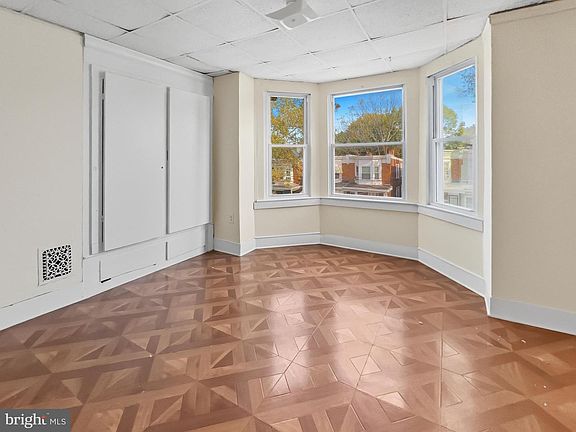 5th image of 1102 Parker St
