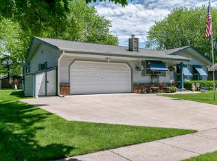 1212 Western Trl, Mukwonago, WI 53149