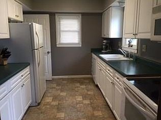 4th image of 221 E Franklin St