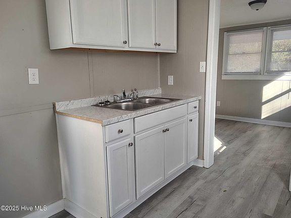 3rd image of 313 Jacobs Street