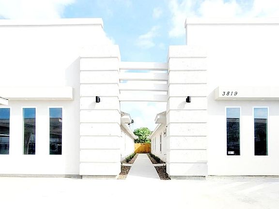 2nd image of 3819 Bella Costa Dr #2