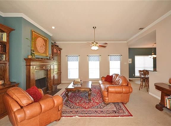 3rd image of 160 Royal Park Ln