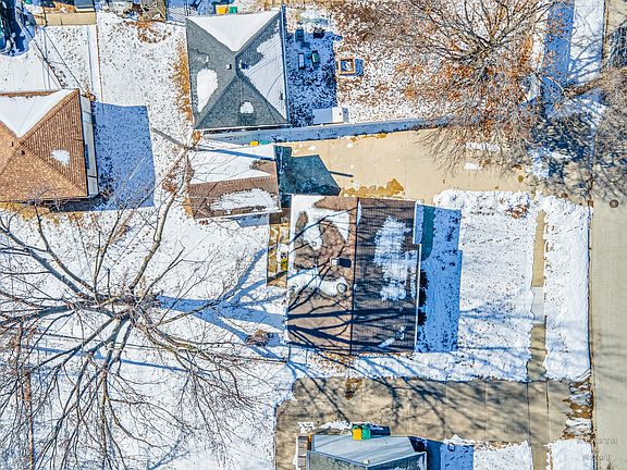 3rd image of 2312 Birchwood Ln