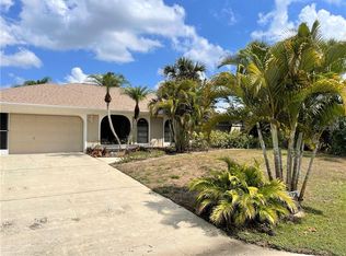 11572 SW Courtly Manor Dr, Lake Suzy, FL 34269