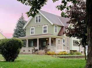 924 W Grand AVENUE, Port Washington, WI 53074