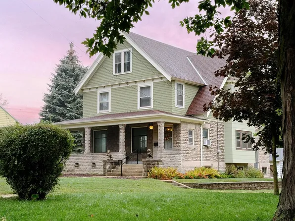 924 W Grand AVENUE, Port Washington, WI 53074