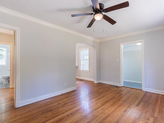 2nd image of 73 E Lafayette Cir